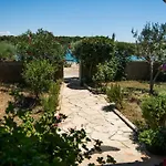 شقة Klimatisiertes Gaestezimmer Mit Blick Auf Den Pinienwald By Interhome *