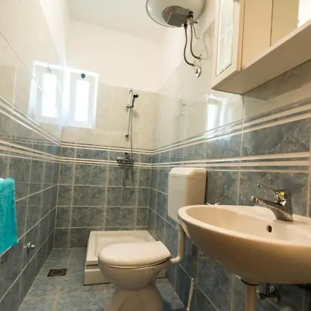 Апартаменты Klimatisiertes Gaestezimmer Mit Blick Auf Den Pinienwald By Interhome *