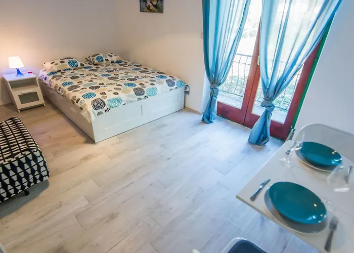 公寓 Klimatisiertes Gaestezimmer Mit Blick Auf Den Pinienwald By Interhome